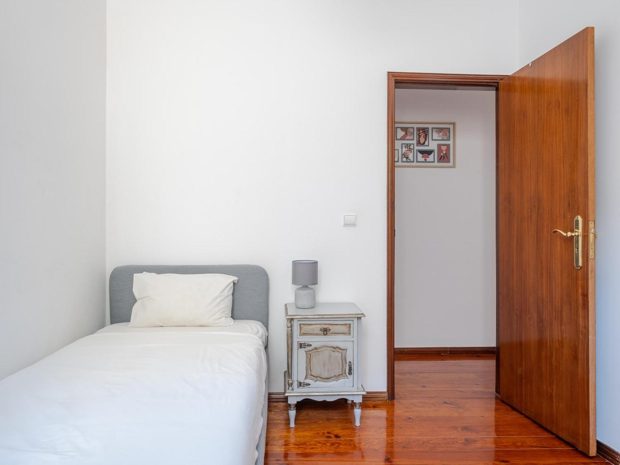 Cool Apartment Near Alfama Лиссабон Экстерьер фото